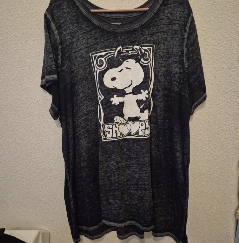 Peanuts Black Snoopy Short Sleeve Tee Glitter Like Decal